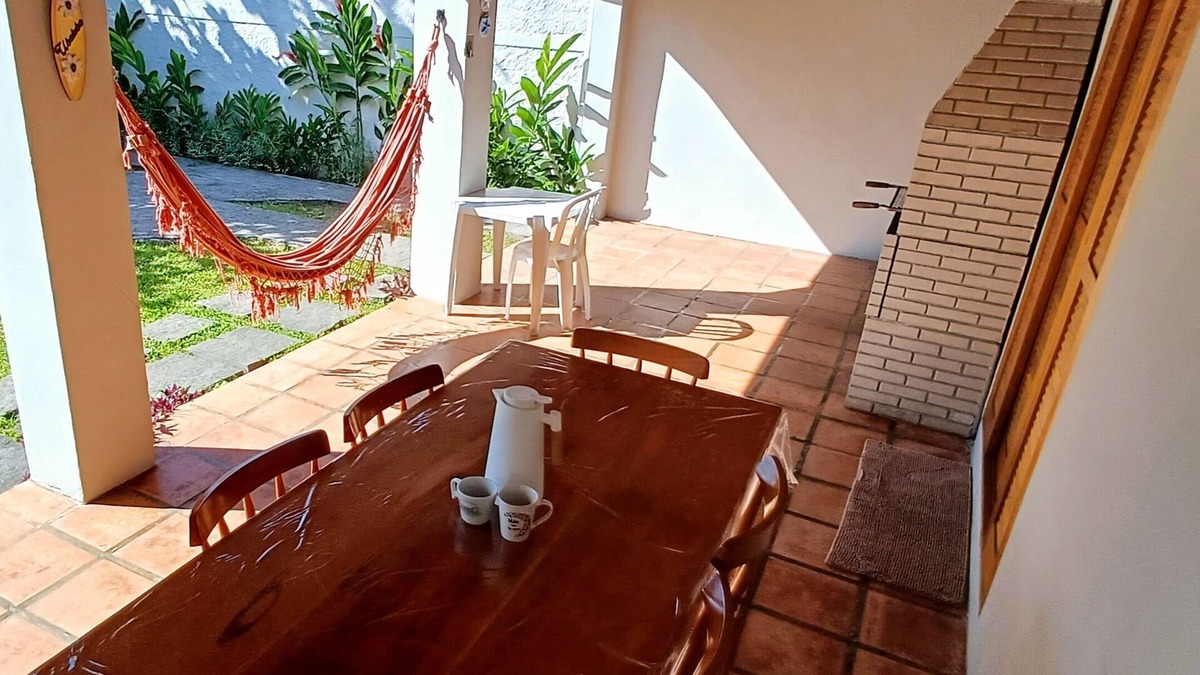 Barra da Lagoa House | Ubatuba beach house with garage spaces, flexible check-in and check-out