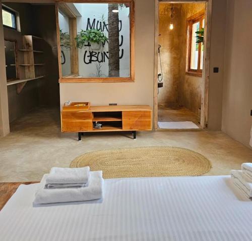 Bwejuu Beach Bed & Breakfast | Ubuntu Art Village