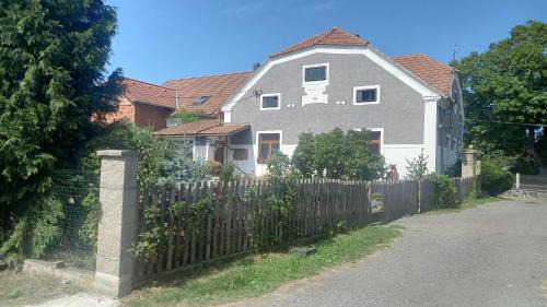 Pribram District House | Ubytování u Sýkorky