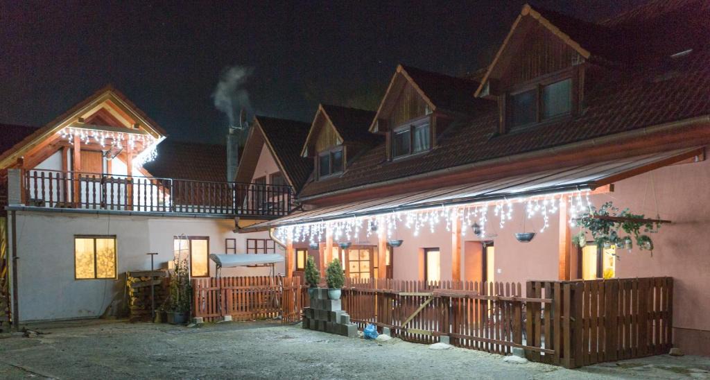 Poltar House | Ubytovanie Adina Poltár