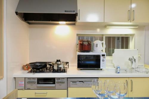 Nagawa Apartment | ueno,asakusa,akihabara,ginza area!hibiya line minowa wlak for 8 min ,5ldk for 9 people
