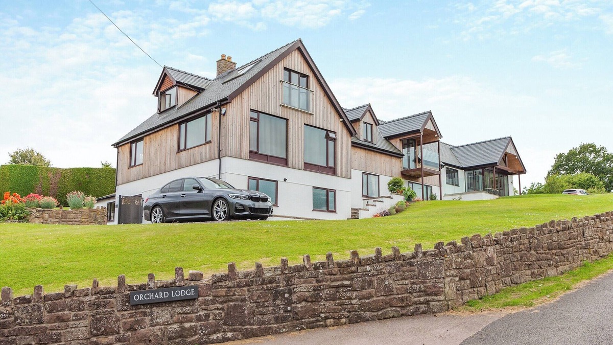 Lydney Cottage | UK46790 - Orchard Retreat