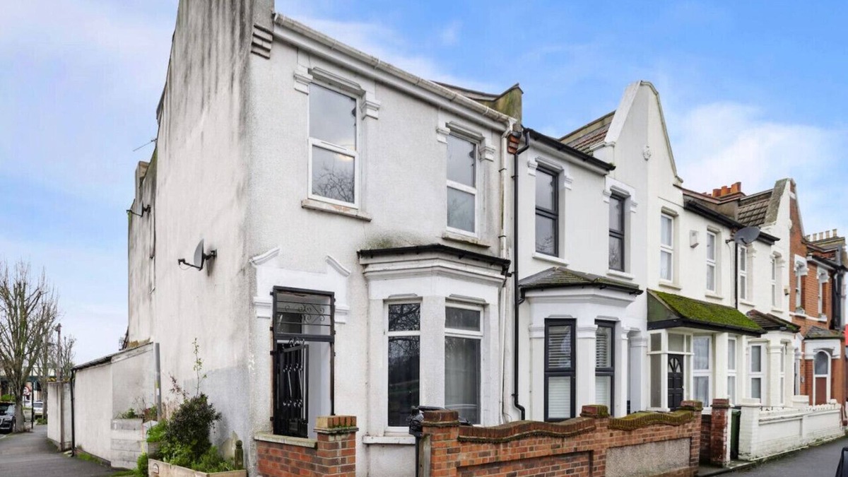 Cann Hall Apartment | Uksas Two bed Park front