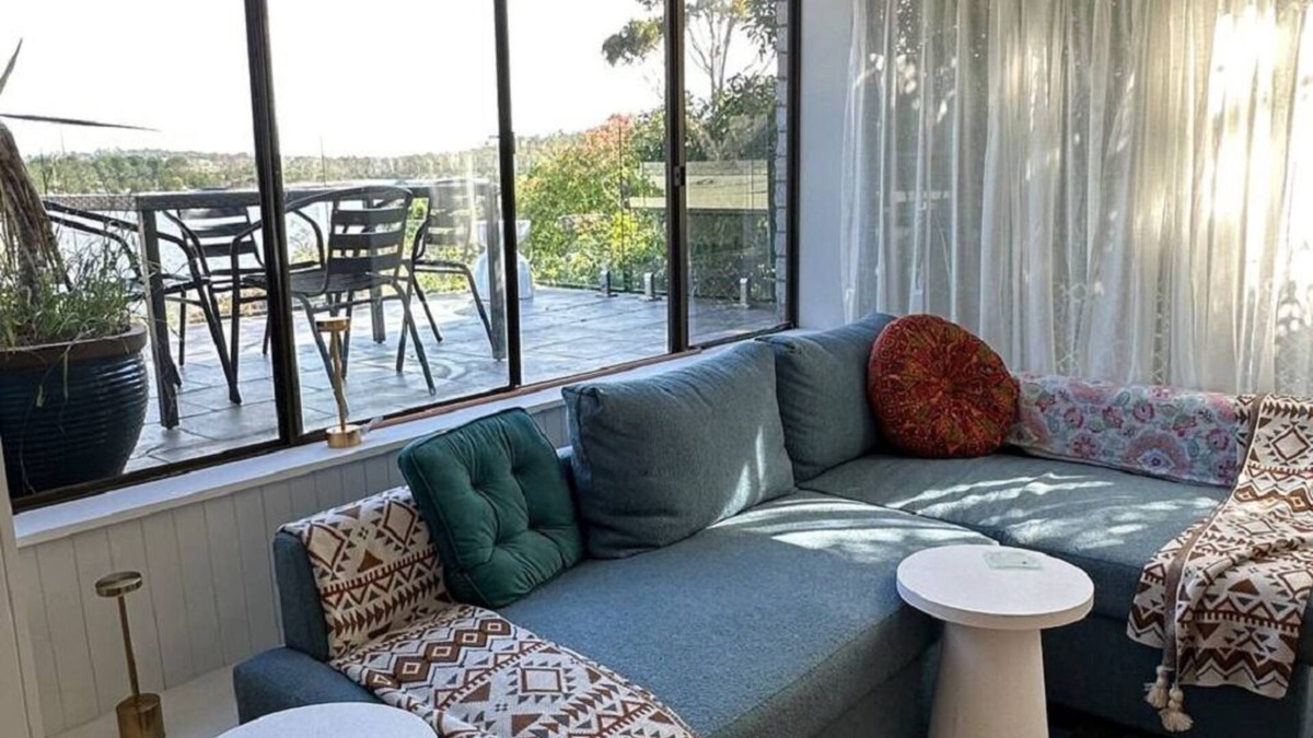 Carlton River House | Ulmia Riverfront retreat and Aurora viewing