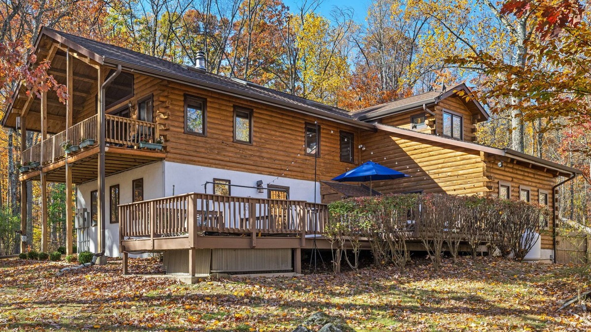 Springtown Bed & Breakfast | Ultimate Cabin Getaway w/Hot Tub, Fire Pit and Lake to Recharge and Unwind!