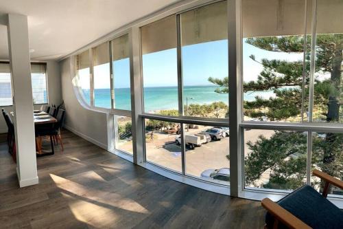Kings Beach Apartment | Ultimate Coastal Escape + Amazing Views
