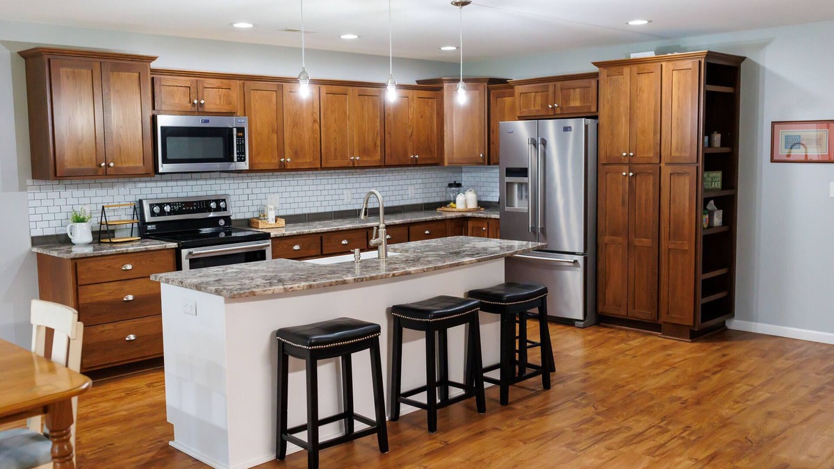 Lakewood  Shelby County House | Ultimate Country Home with a 4800 sq.ft shed- pickle ball, corn hole, and more!