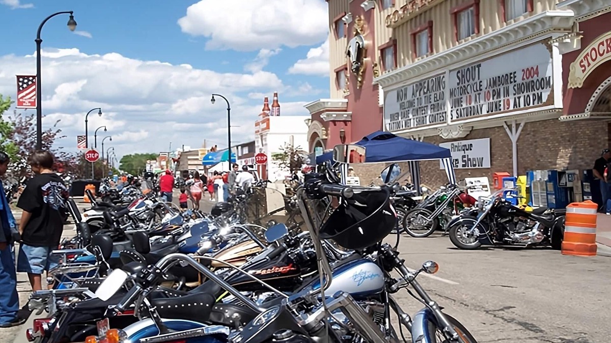 Elko Hotel | ULTIMATE DREAM DESTINATION! TWO COMFY UNITS, PARKING, POOL