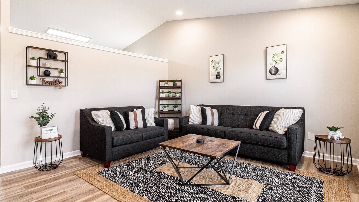 Radcliff House | Ultimate Family Escape - 5BR 2.5BA - 2 Living Rooms