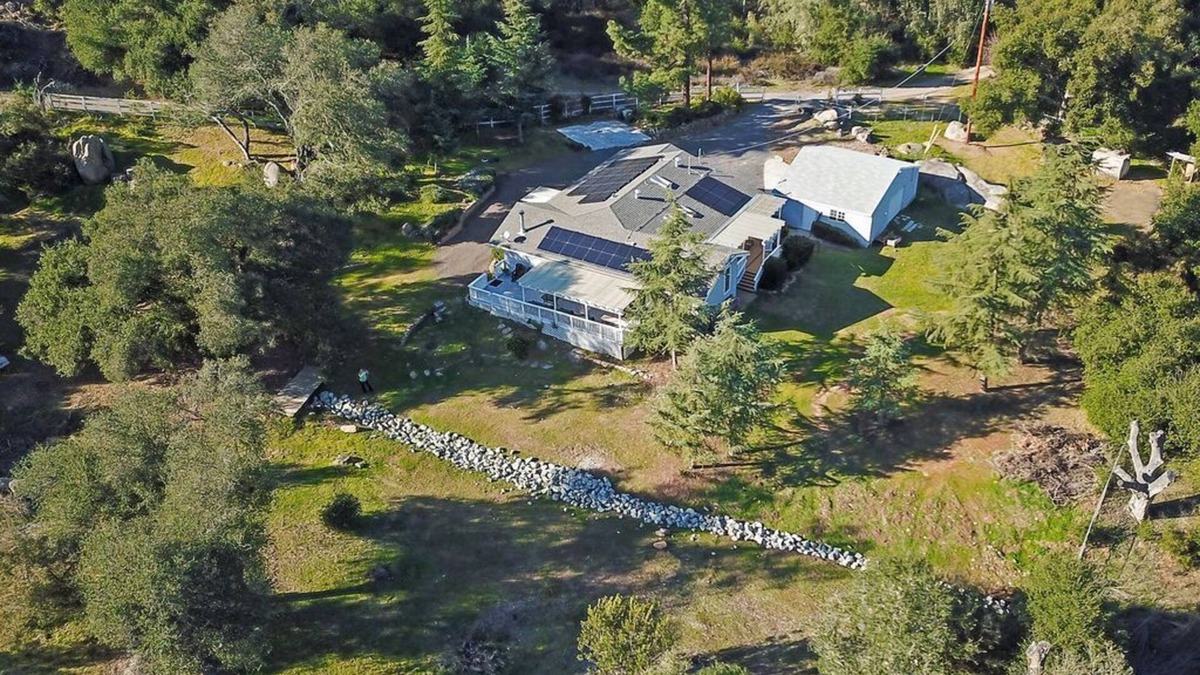 Ramona House | Ultimate Family Friendly Mountain Retreat- Gameroom, Hiking, Hot Tub, Wineries