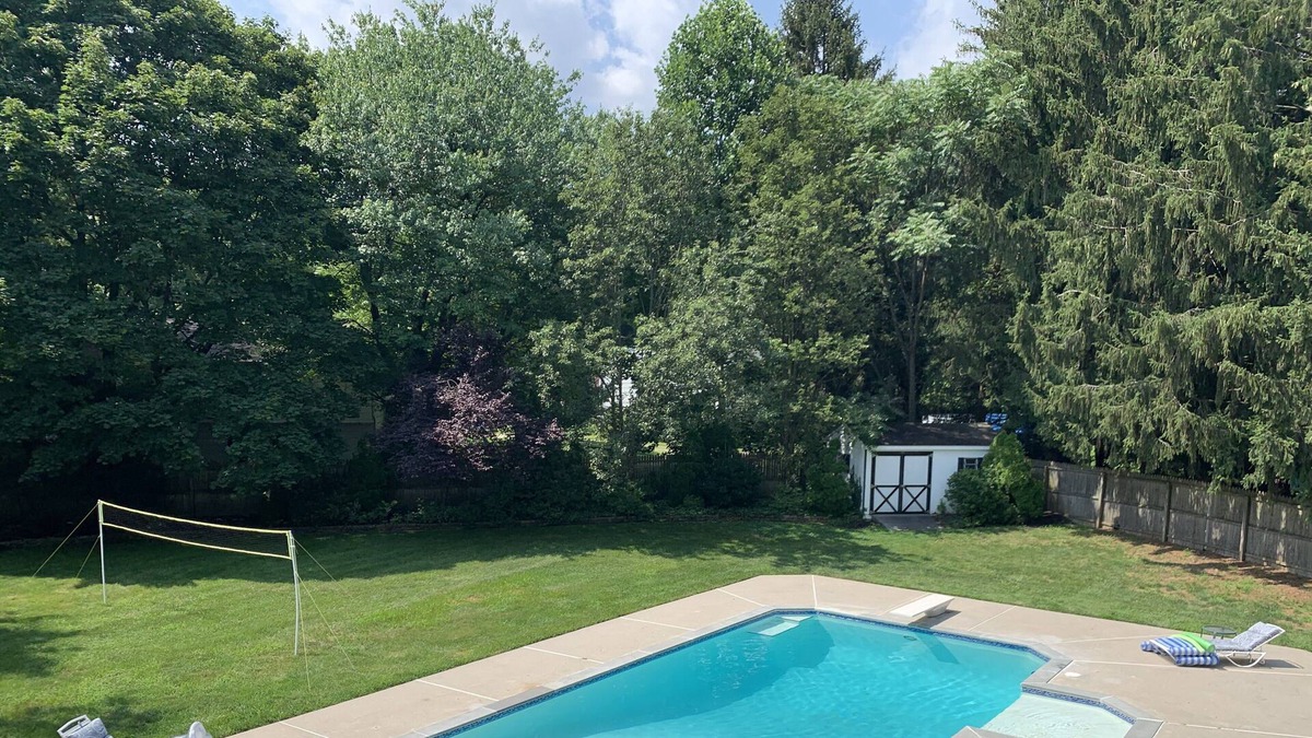 Cherry Hill House | Ultimate Getaway! Heated Pool, Hot tub, Huge Deck, Volleyball
