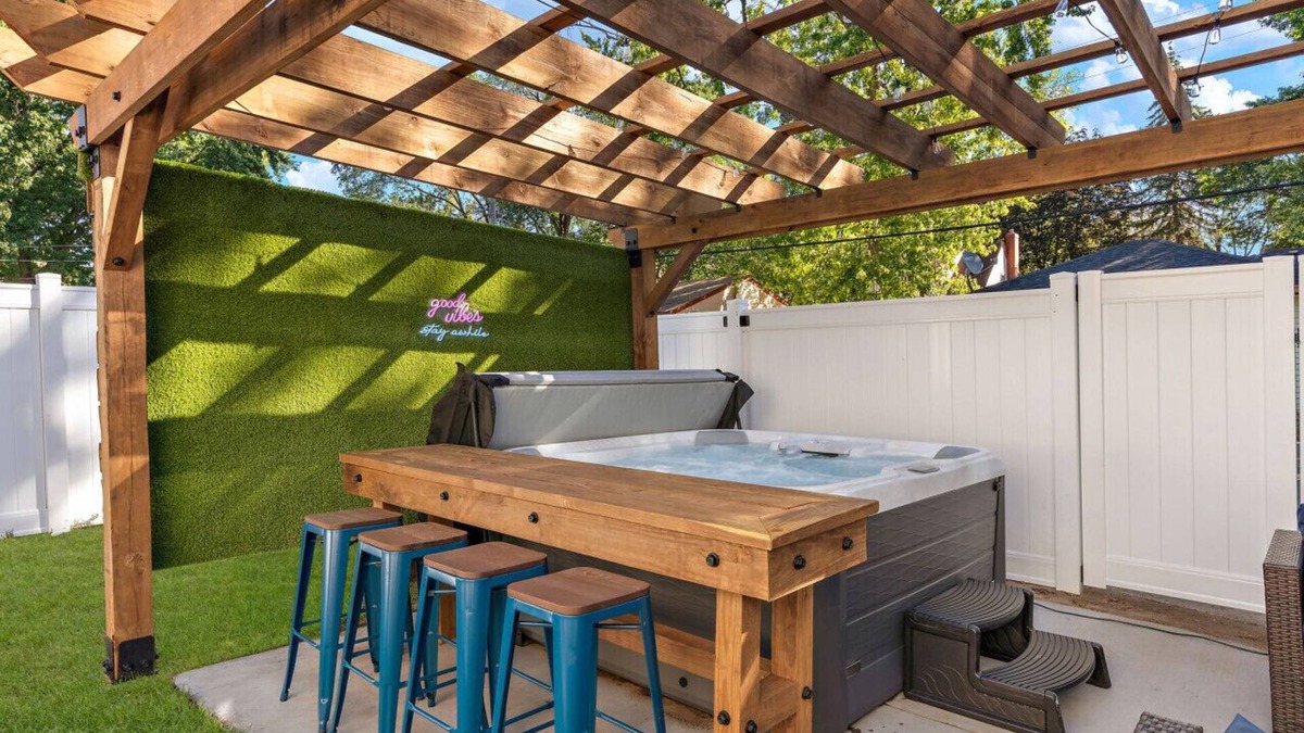 Richfield House | Ultimate Group Getaway: Sleeps 16, Hot Tub, Arcade, & 5 Min from Mall of America