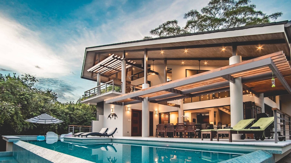 Samara Villa | Ultimate Group Getaway: Huge modern home on private lot 5 min drive from Samara.