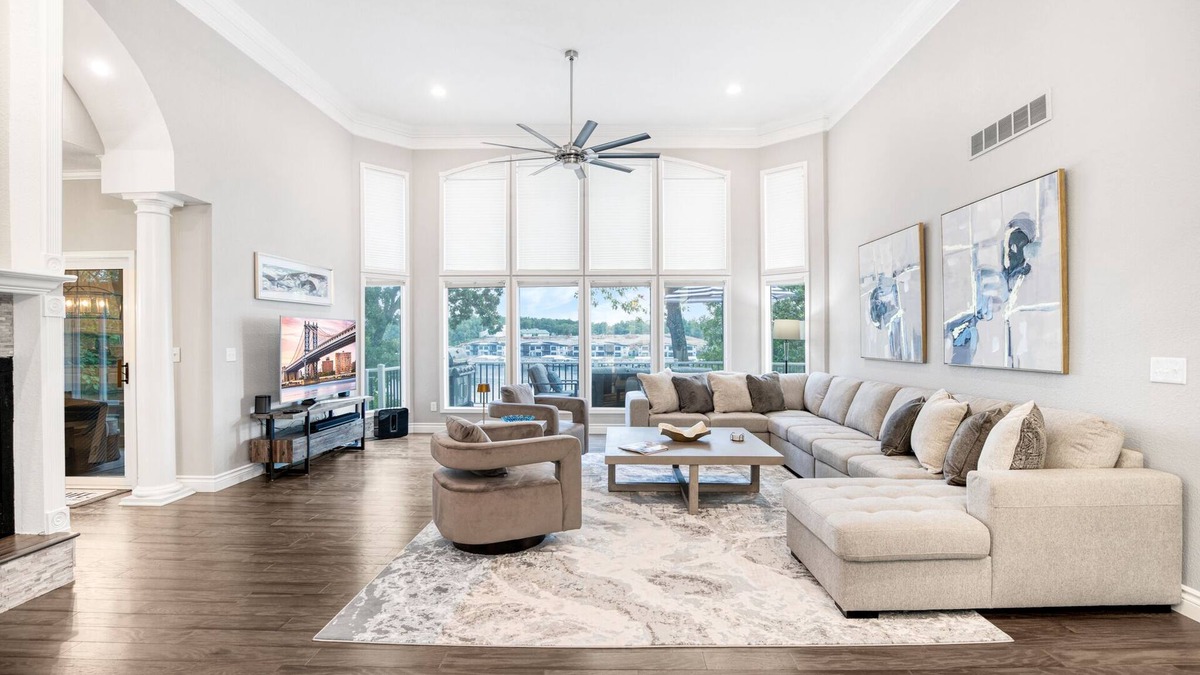 Sunrise Beach House | Ultimate Lake Dream! 5 bdrms & Sleeps 19 Guests!