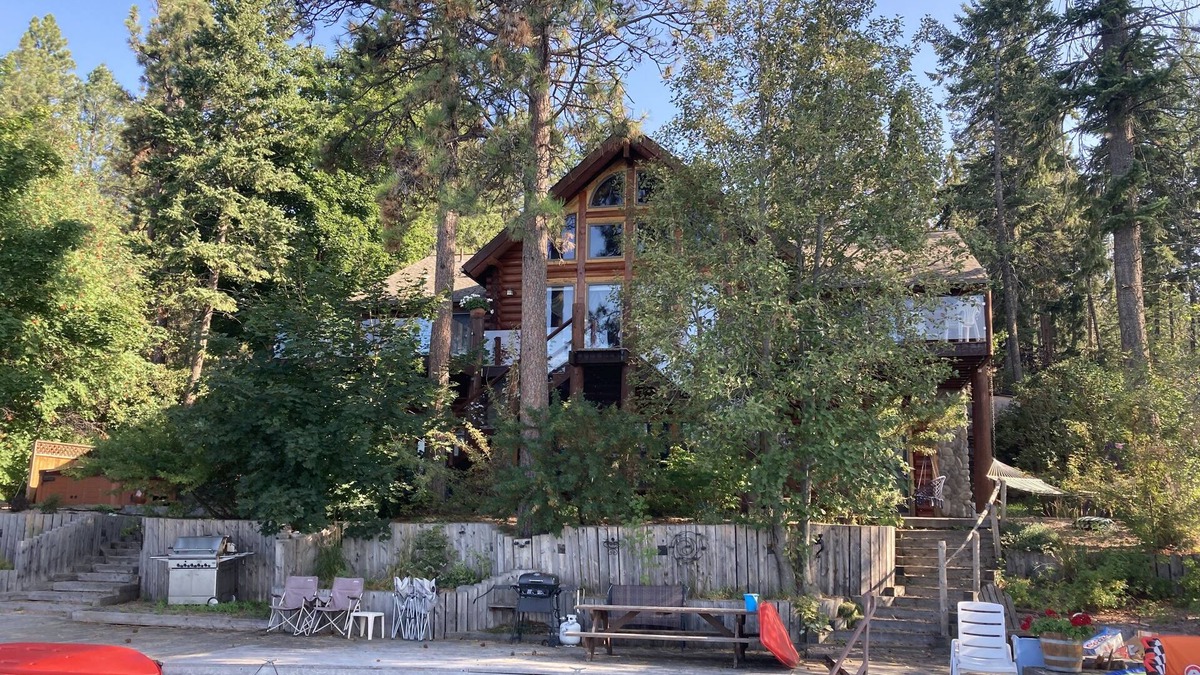 Big Arm House | Ultimate Lakeside Retreat on Flathead Lake near Glacier National Park