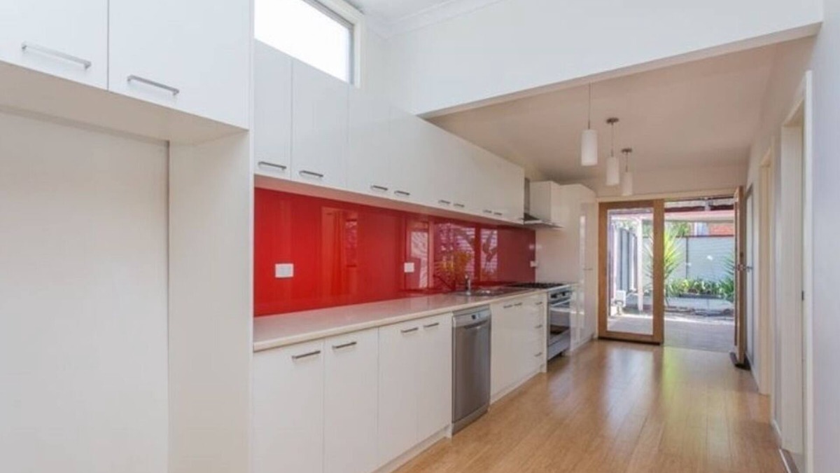 Toorak House | Ultimate location , parking and public transport, shopping and restaurants