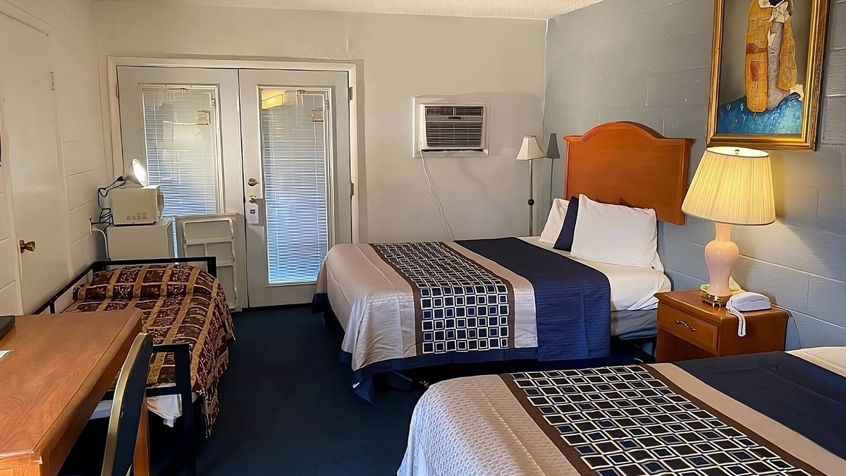 Fairview Hotel | Ultimate Outdoor Vacation at Knights Inn Fairview! 3 Affordable Units