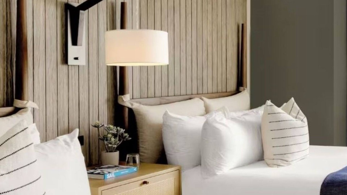 Goat Island Hotel | Ultimate Stay! Spacious Unit, Pool, Restaurant, Downtown Shopping District!