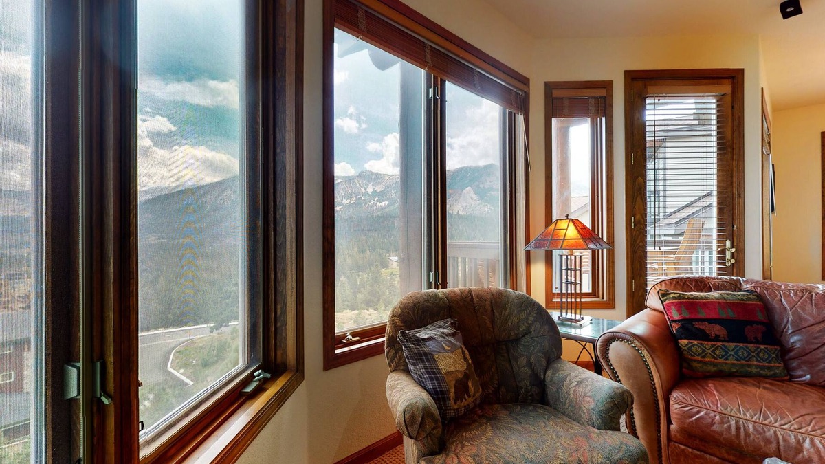 Mammoth Lakes Condo | Ultimate Summer Get-A-Way. Unbeatable Views, Private Laundry, Near Trails