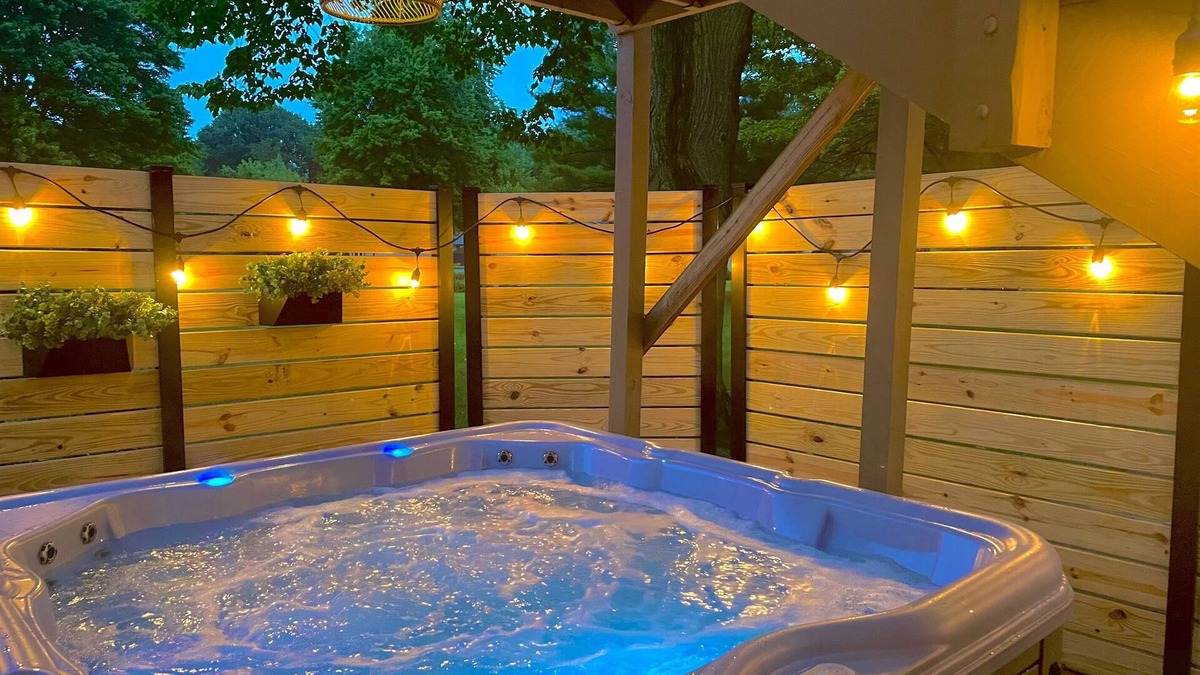 Geneva House | Ultimate Wine Country Retreat | Hot Tub, Arcade, and Mins to Spire and Winery!