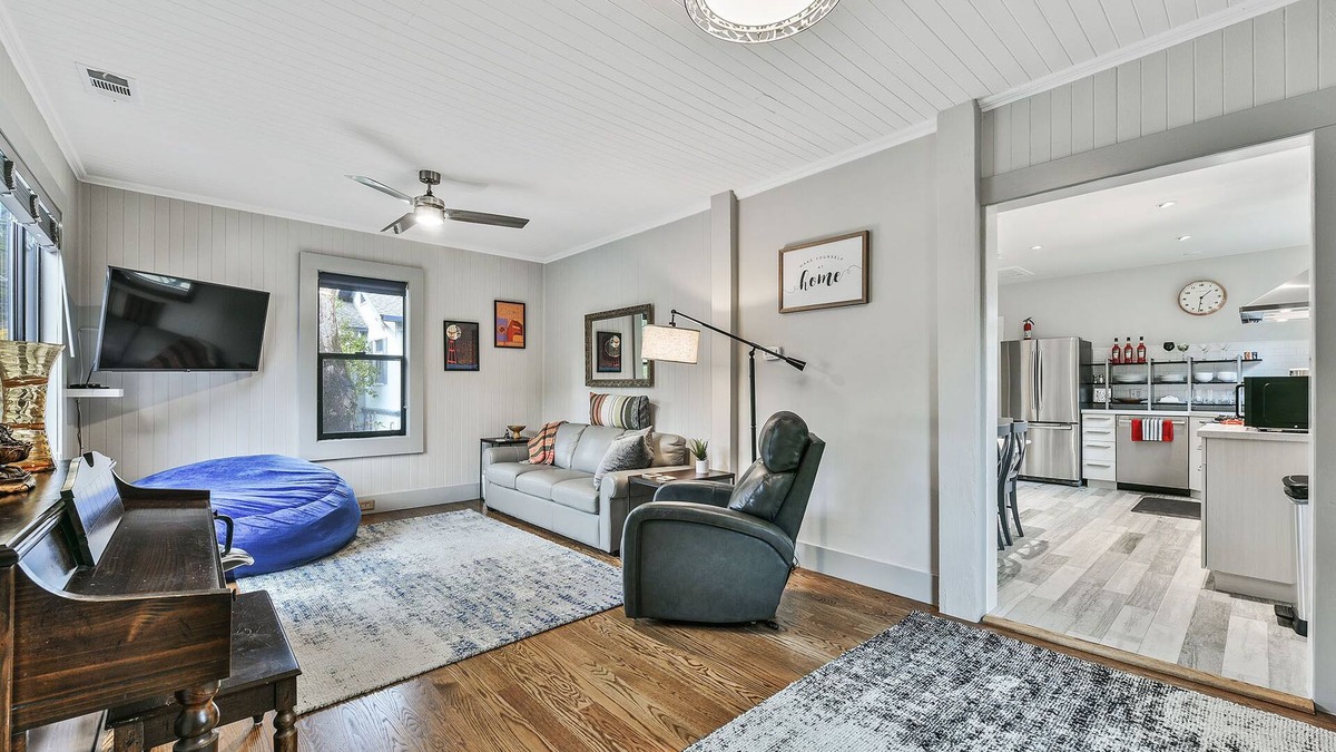 West End House | Ultra Comfy, Quiet, Bright, Private Perch in Central Marin!