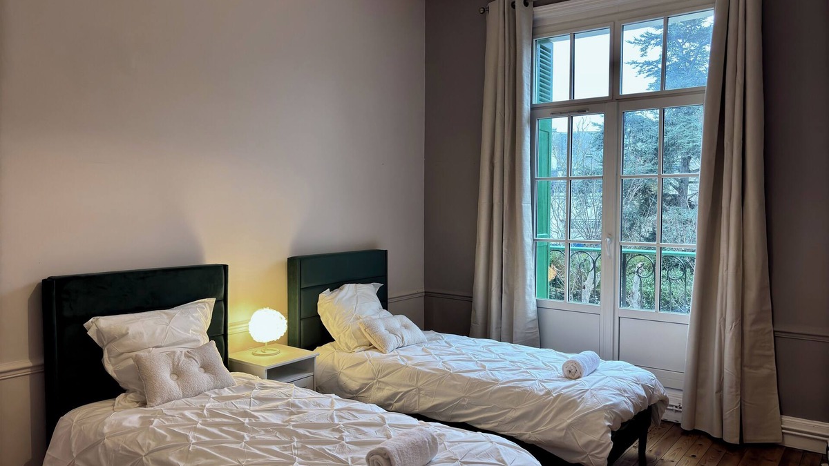 Saint-Igneuc Apartment | Ultra-confort 2 bedroom apartment Waterfront DownTown WiFi Parking