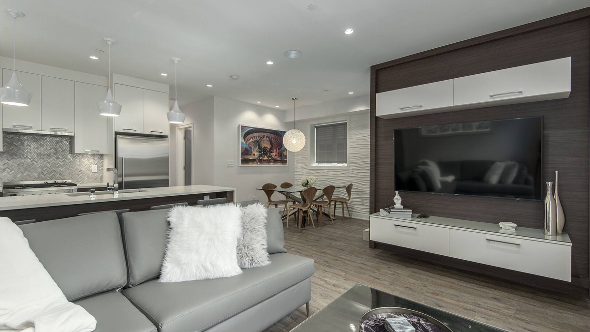 Kitsilano House | ⭐Ultra Luxury - Perfect for Families! Your own private putting green!⭐
