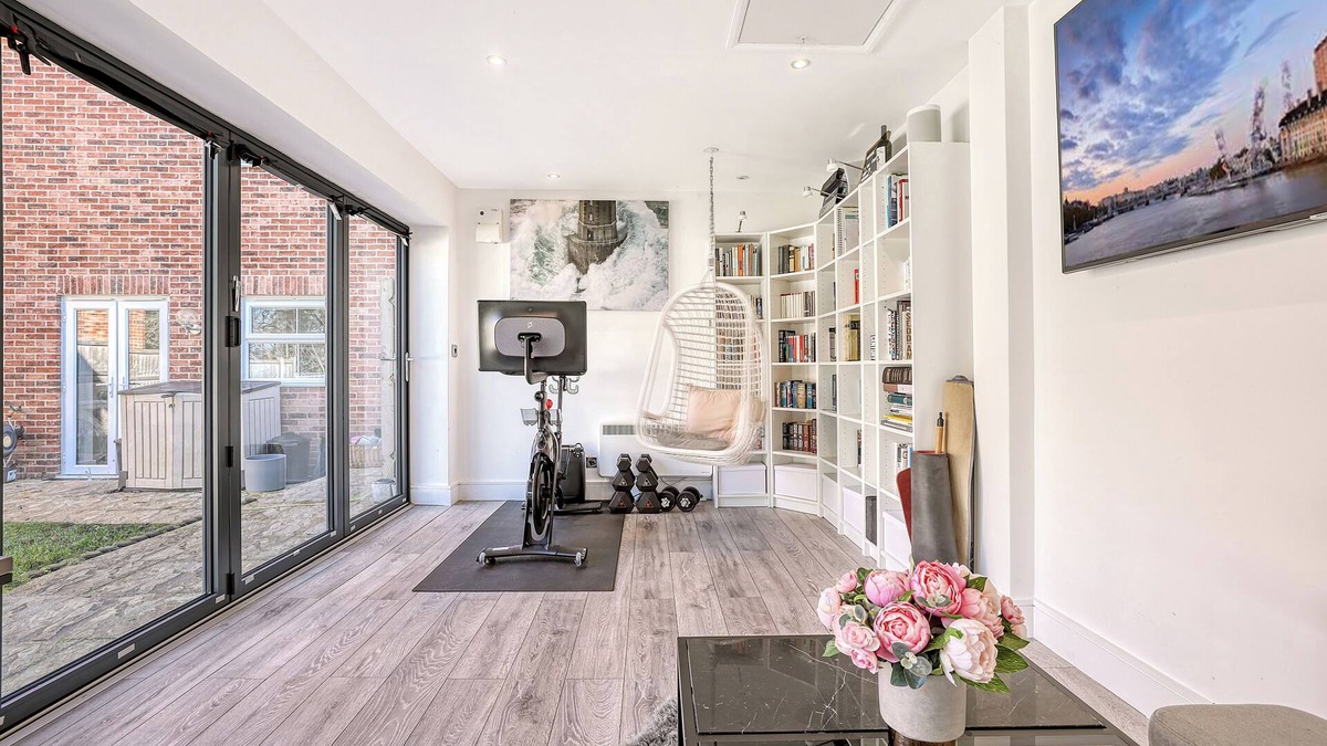 Warley House | Ultra modern, bright & luxury house - Brentwoodn