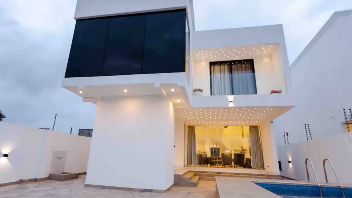 Santeo House | Ultra Modern Luxurious 3Bedroom Townhouse.