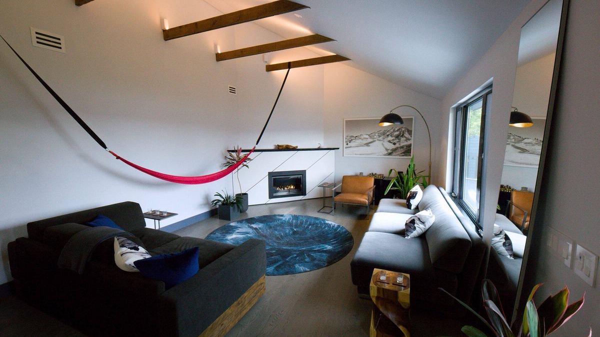 Middle Hope House | Ultra Modern Private Oasis with River Views and Full Gym