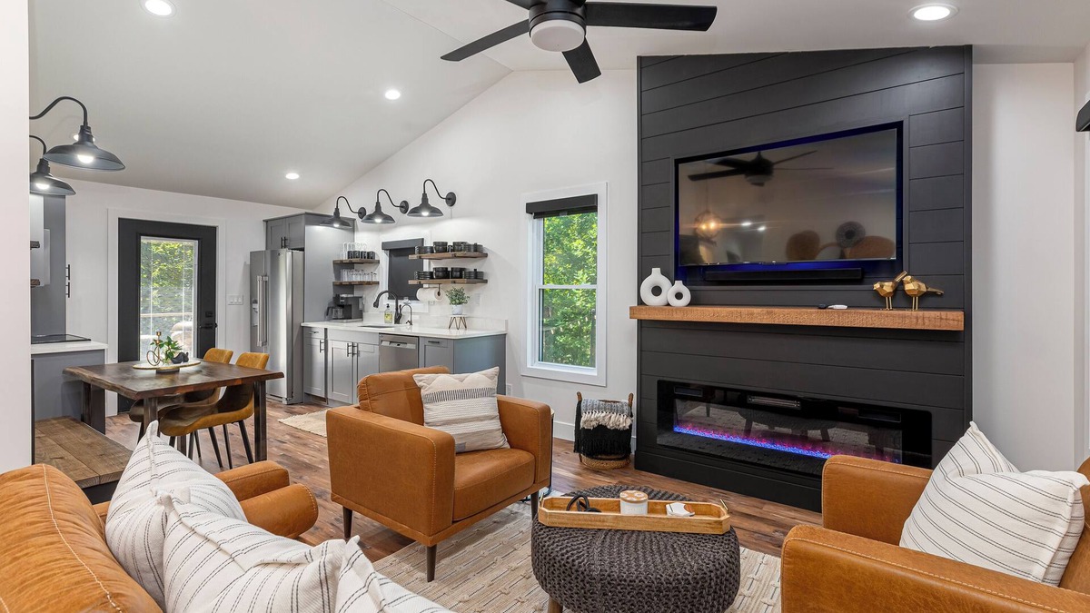 Goreville Cabin | Ultra Modern Private Cabin w/HOT TUB | Sleeps 6
