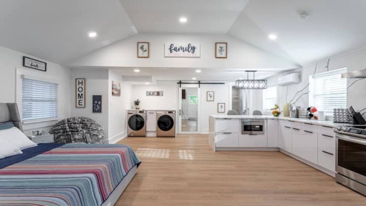 Cold Spring Harbor House | Ultra-Modern Studio | Near Hospital & NYCIM | WiFi