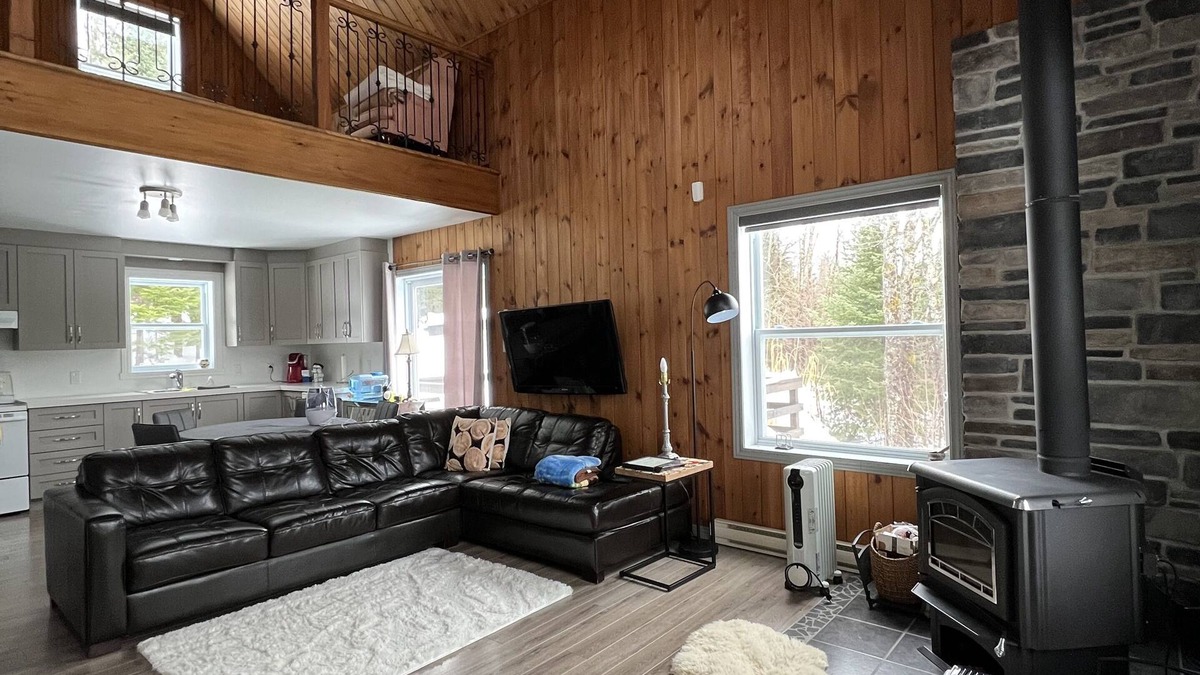 Saint-Emile-de-Suffolk Ski Chalet | Ultra-Quiet and Cozy Chalet Nestled in Beautiful Trees and Peaceful Nature!