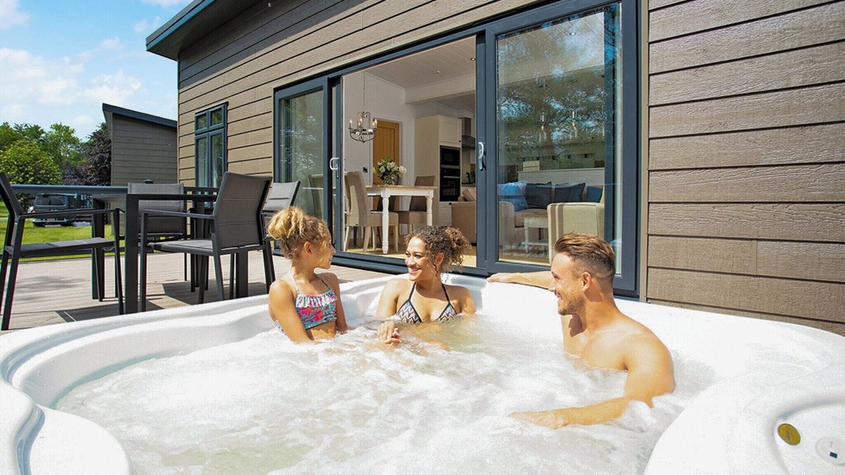 Aysgarth Ski Chalet | Ultra spacious luxurious lodge with one double with en suite bath or shower and one twin.