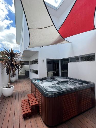 Beaconsfield House | Ultra Stylish Fremantle Area