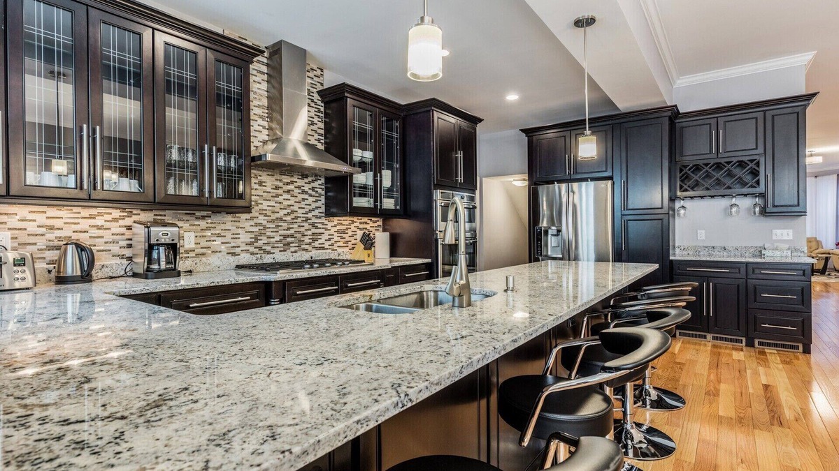 Longwood Apartment | UltraLuxe Apt in Boston Brownstone in Prime Area