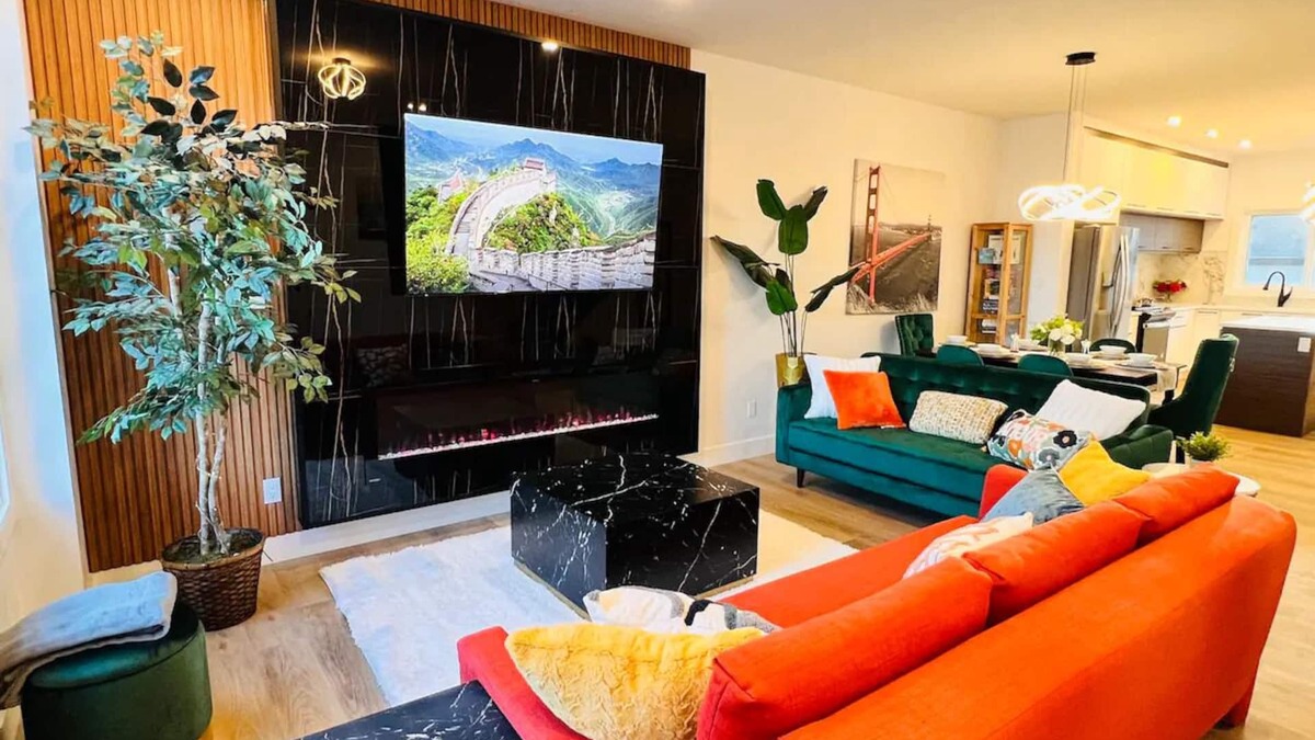 Edmonton House | Ultramodern| Downtown River Valley Home| Centrally located| Close to everything