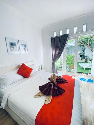 Sampalan House | Umah Putih