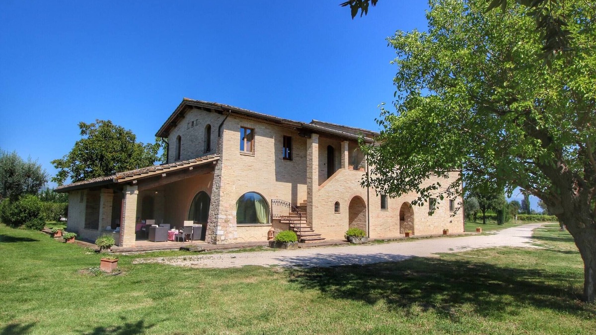 Santa Maria degli Angeli Villa | Umbrian Mansion Surrounded by Vineyards
