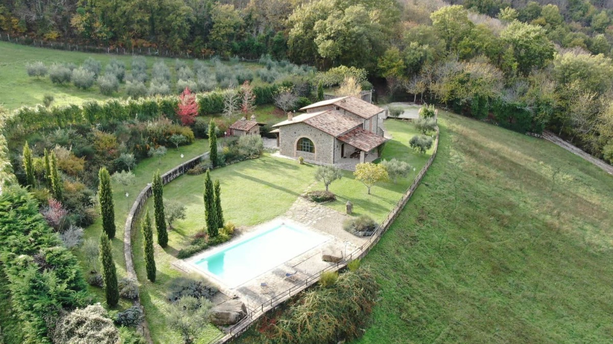 Citta di Castello Villa | Umbrian Charm With Poolside Relaxation
