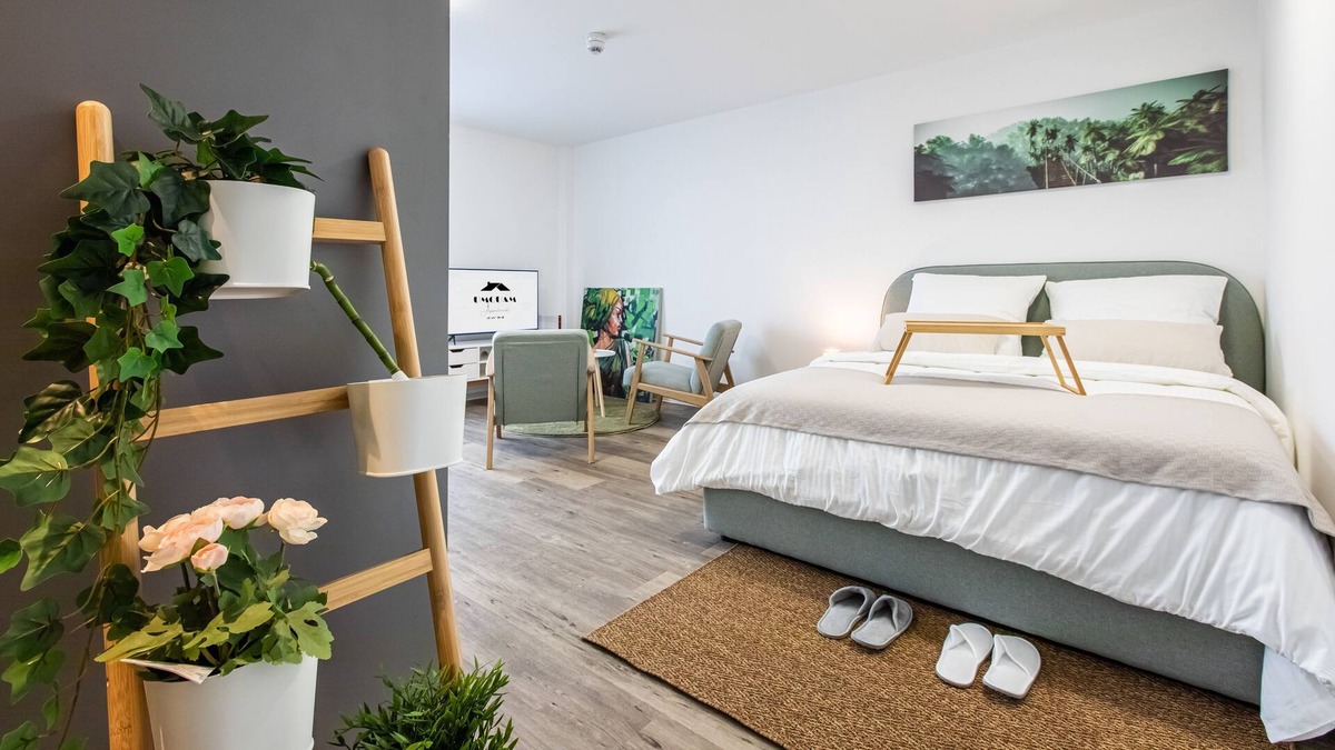 Ostend Apartment | Umquam Frankfurt l Modern Studio and good located King Bed Balcony