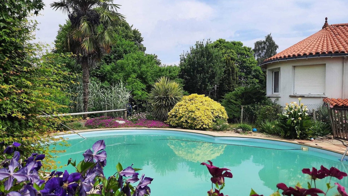 Saint-Maurice-le-Girard House | Un Petit Coin de Paradis à la Campagne