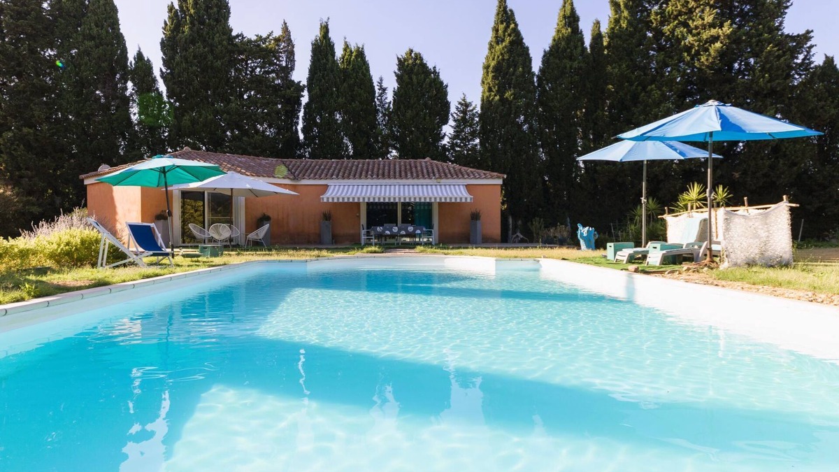 Chateaurenard House | Un petit coin de paradis by Interhome