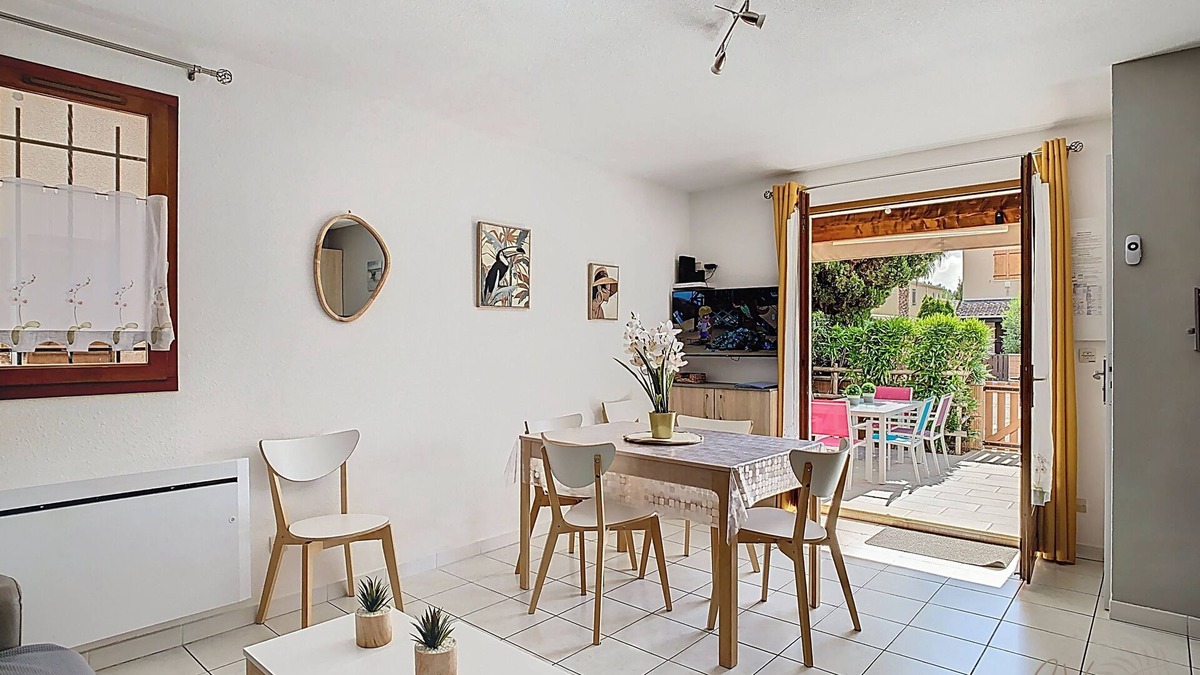 Vias House | Un Petit Coin de Paradis en Bord de mer