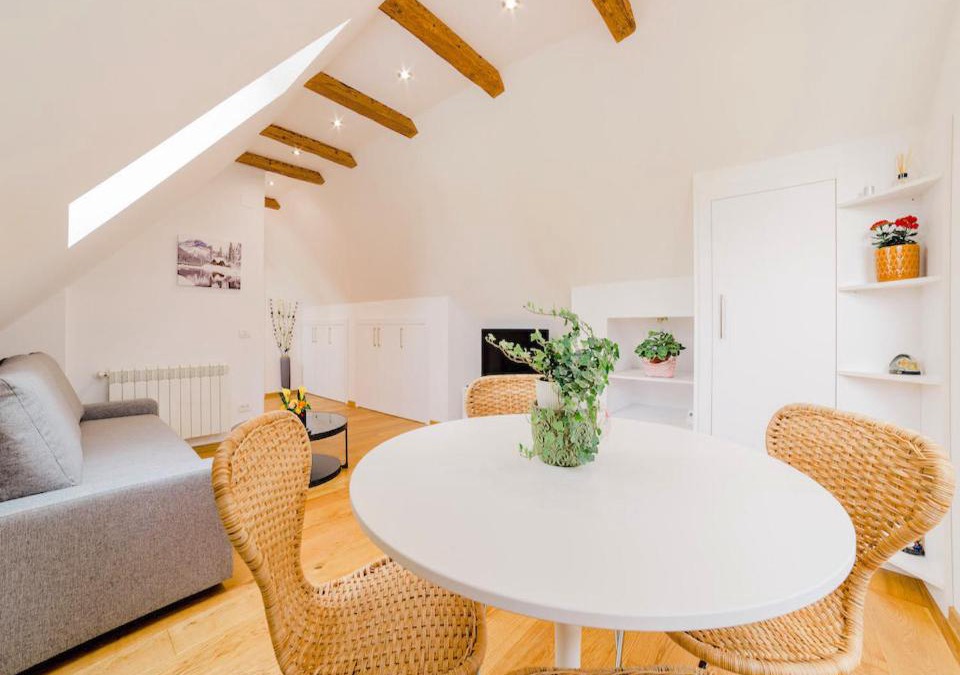 Vladeni Apartment | Un sejur de neuitat.