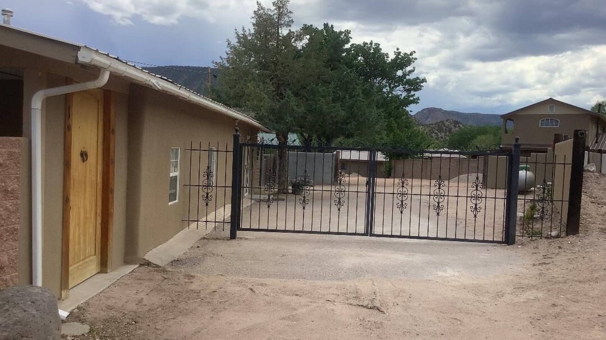 Canones House | Una Casita Tranquila-Surrounded by Stunning Mountain Views!