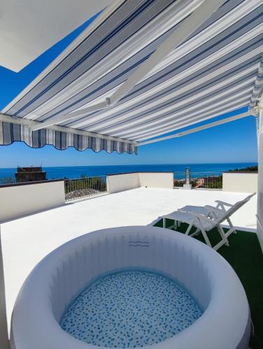 Paola Apartment | Una Terrazza sul Mare The Lighthouse