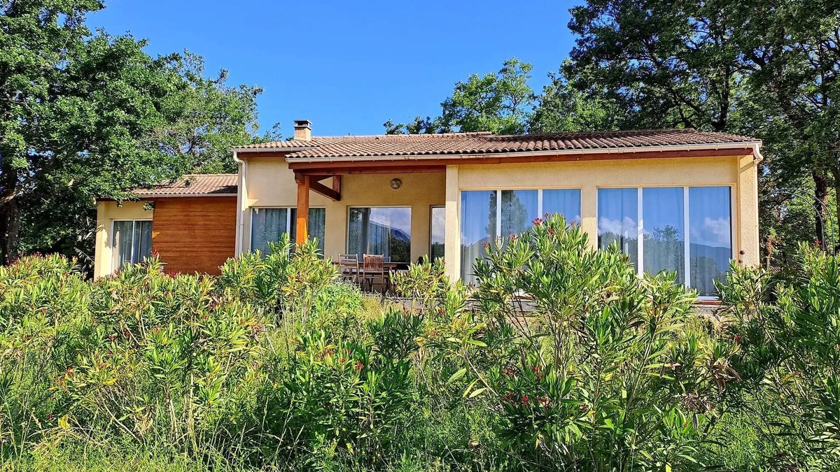 Quillan Villa | Unabhängige Villa, 2 Bäder + Klimaanlage 7 Personen