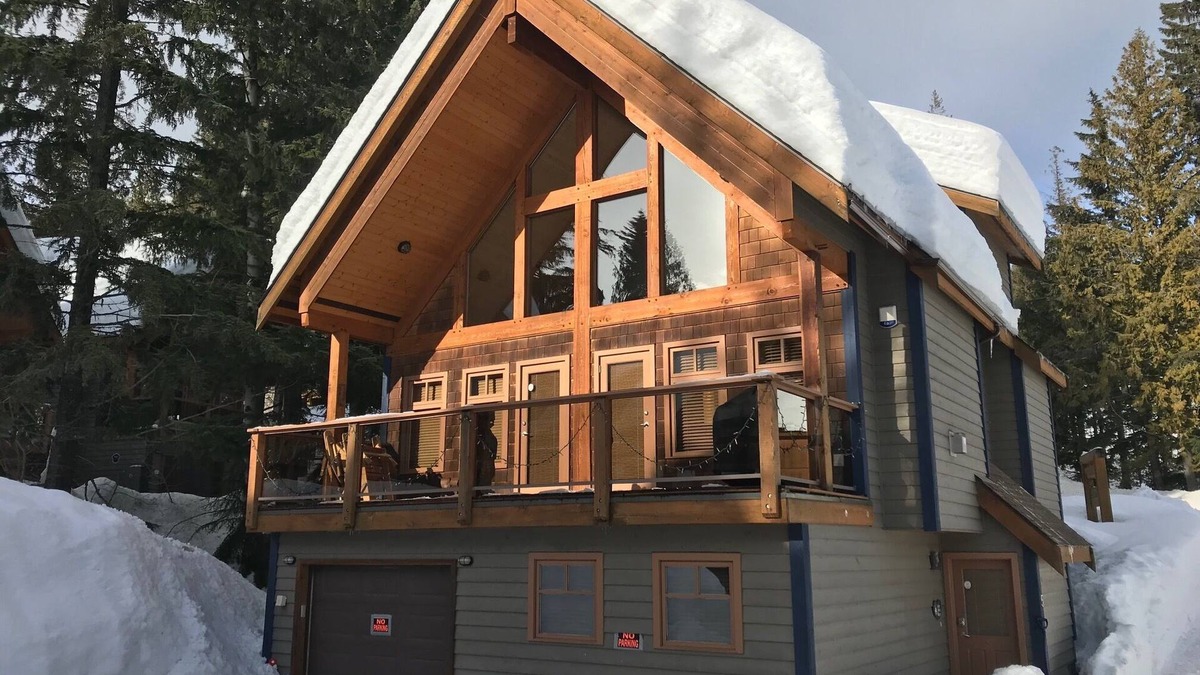 Rossland Ski Chalet | Unbeatable Chalet at Base of Red Mountain
