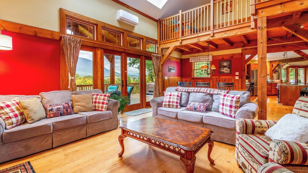 Sunderland House | UNBELIEVABLE MOUNTAIN VIEWS! Convenient to Manchester,skiing,outlets